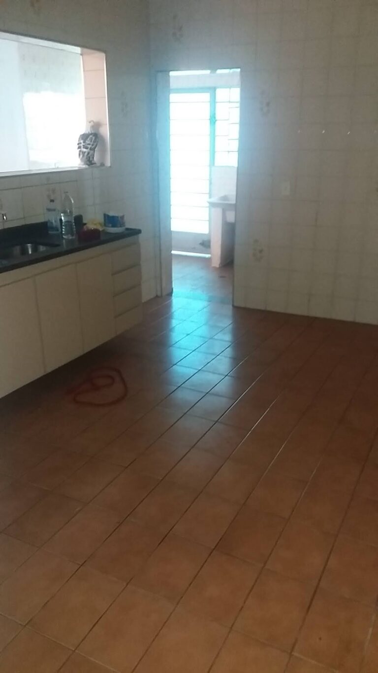 Sobrado em Vila Carmosina