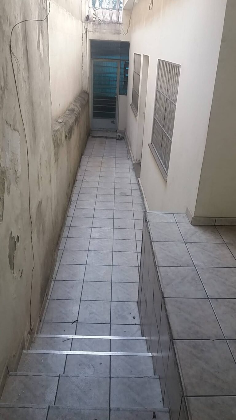 Sobrado em Vila Carmosina