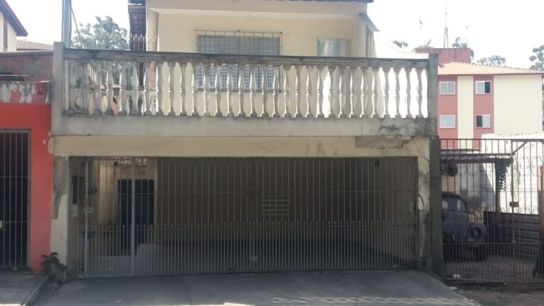 Sobrado em Vila Carmosina