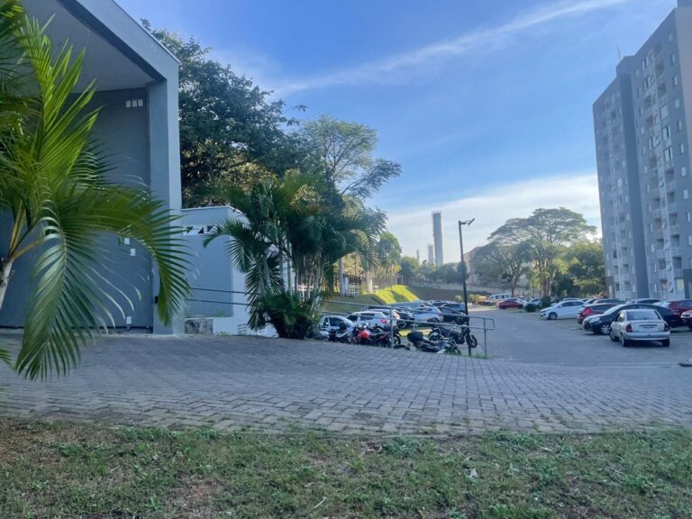 Apartamento em Colônia