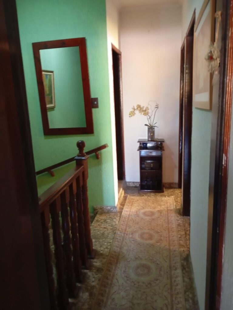 Sobrado em Área Residencial