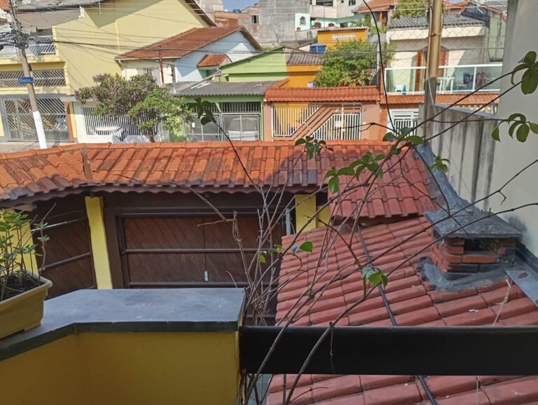 Sobrado em Área Residencial