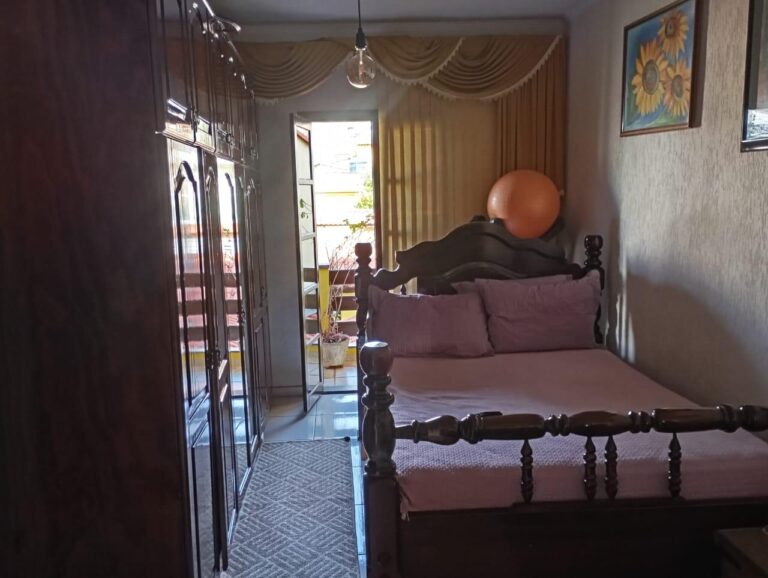 Sobrado em Área Residencial
