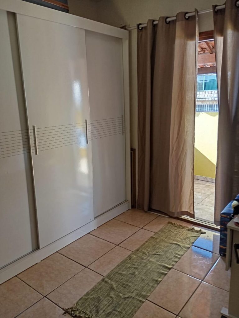 Sobrado em Área Residencial