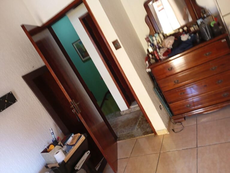 Sobrado em Área Residencial