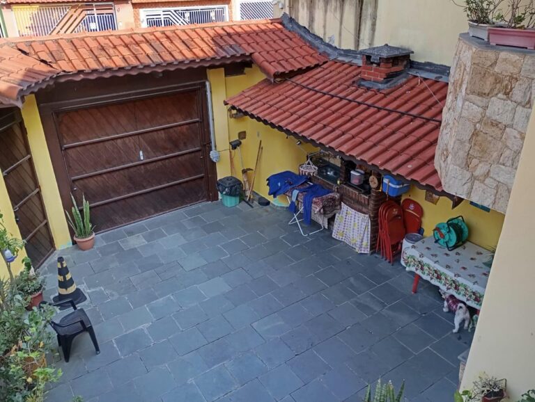 Sobrado em Área Residencial