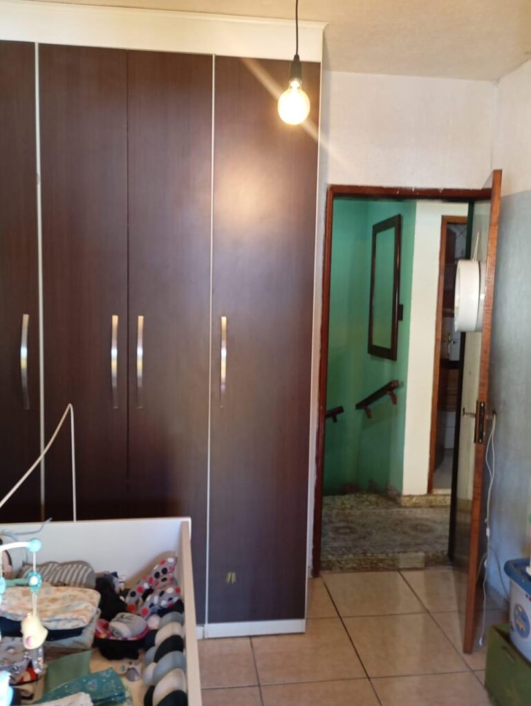 Sobrado em Área Residencial