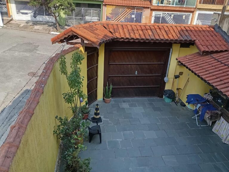 Sobrado em Área Residencial