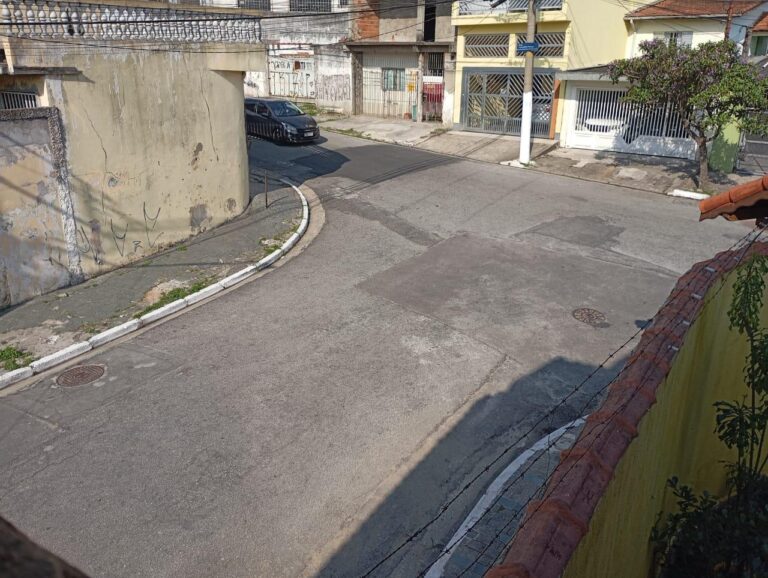 Sobrado em Área Residencial