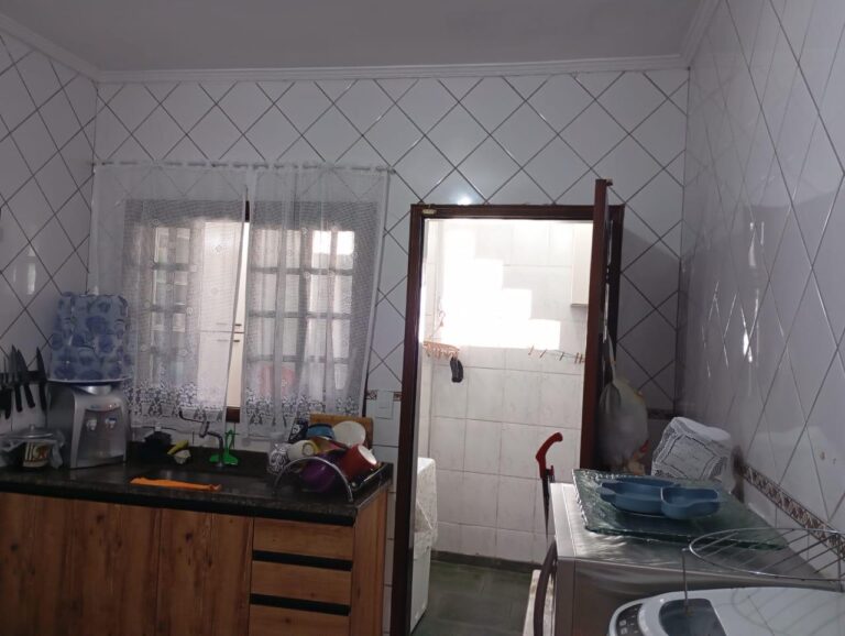 Sobrado em Área Residencial