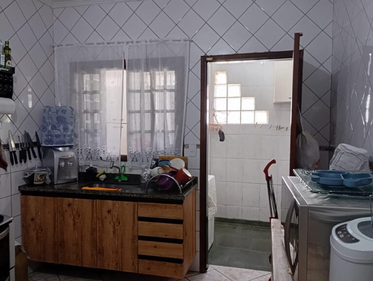Sobrado em Área Residencial