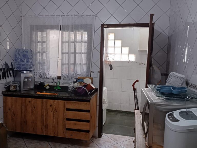 Sobrado em Área Residencial