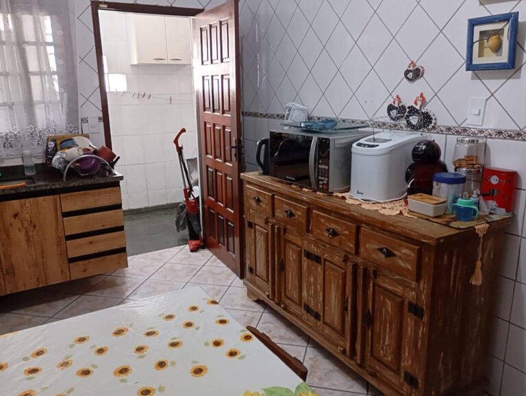 Sobrado em Área Residencial