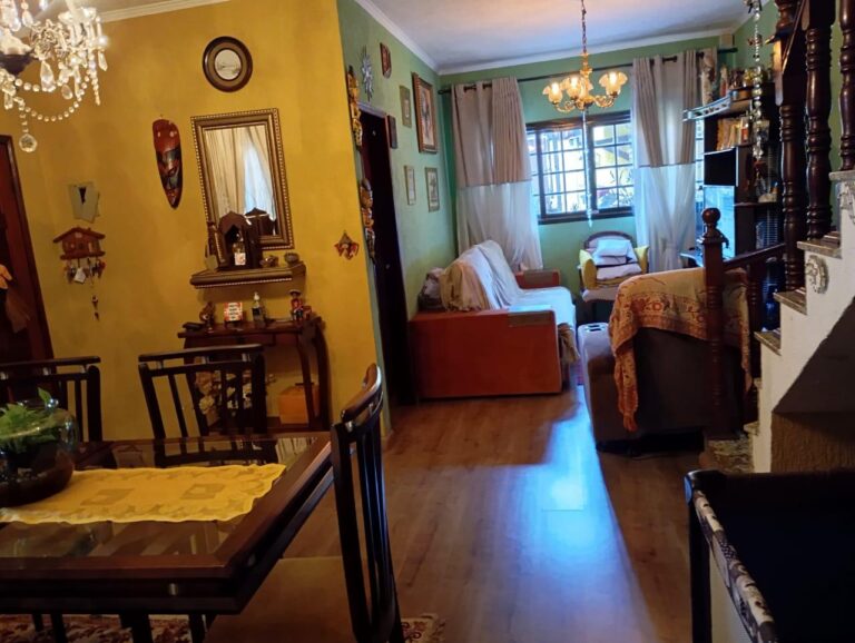 Sobrado em Área Residencial