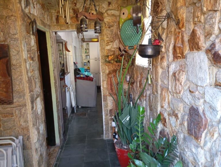 Sobrado em Área Residencial