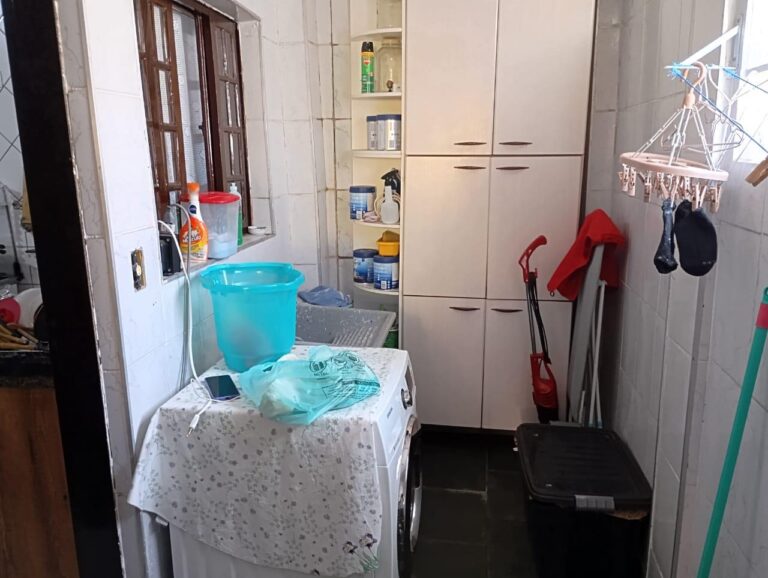 Sobrado em Área Residencial