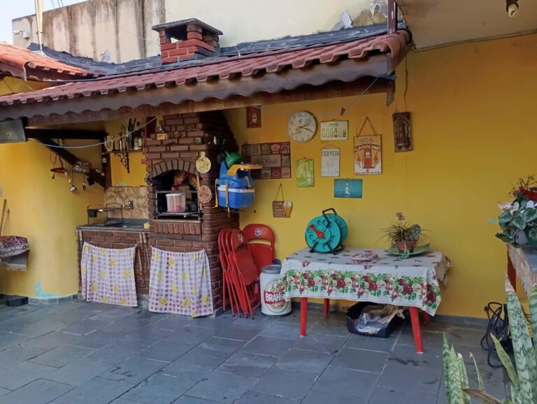 Sobrado em Área Residencial