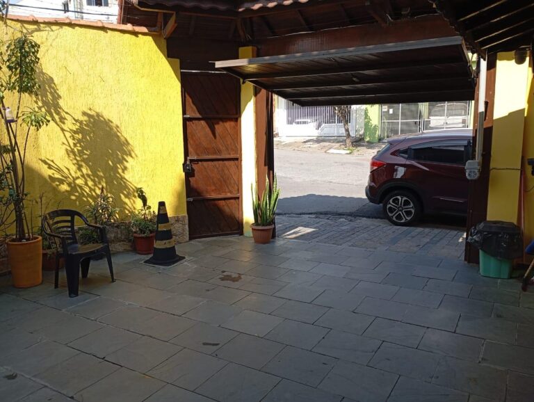 Sobrado em Área Residencial