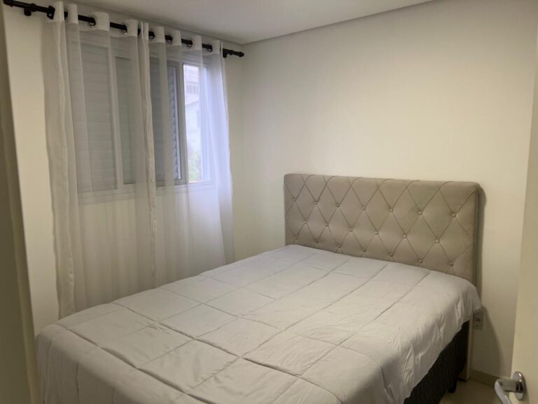 Apartamento em Vila Carmosina