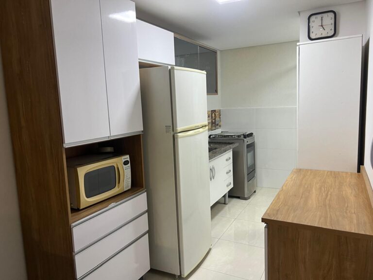 Apartamento em Vila Carmosina