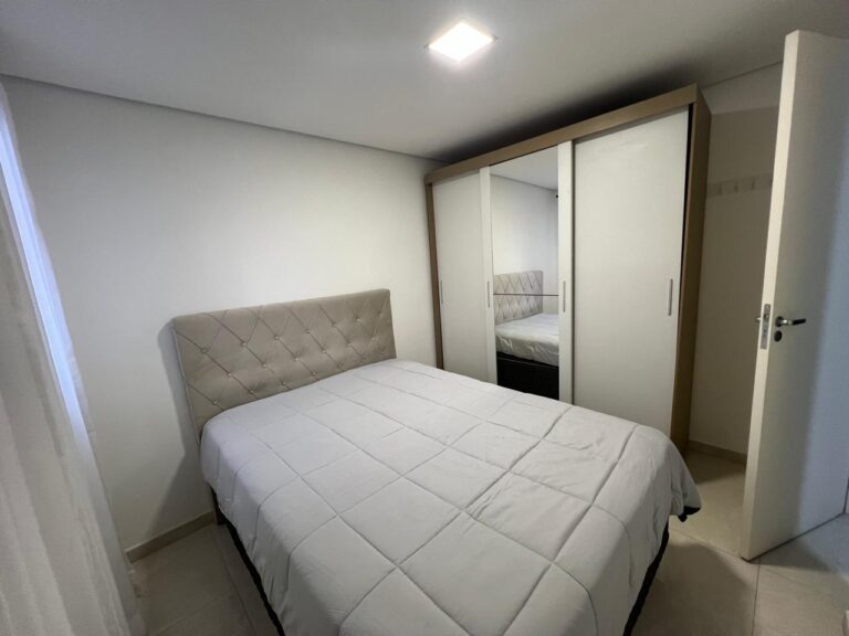 Apartamento em Vila Carmosina