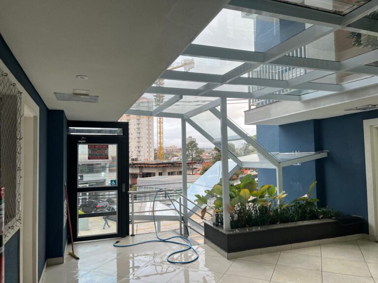 Apartamento em Vila Carmosina