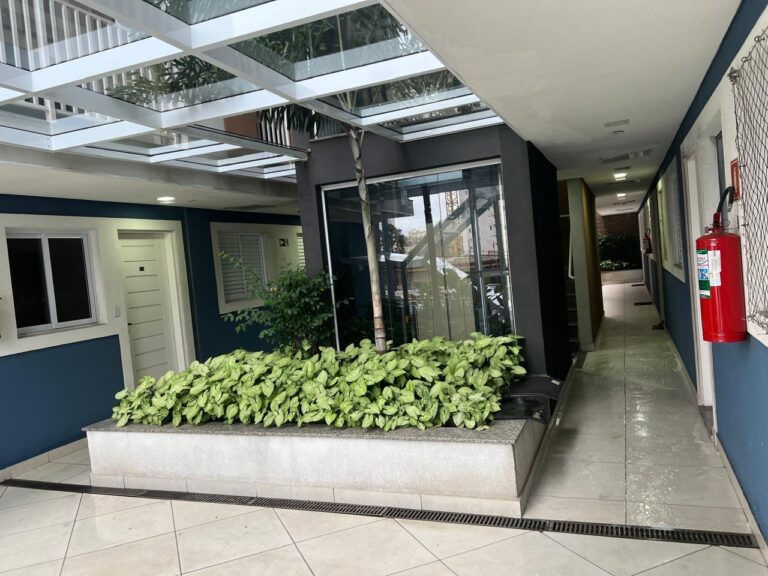 Apartamento em Vila Carmosina