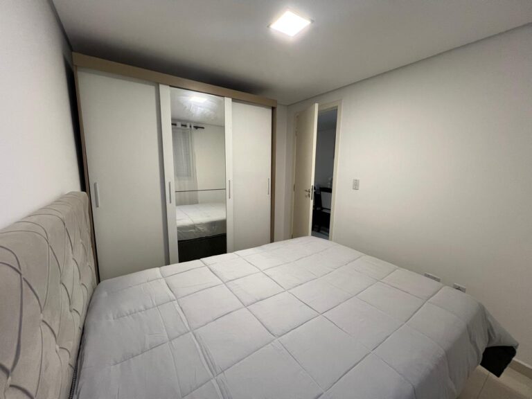 Apartamento em Vila Carmosina