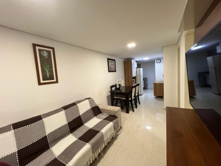 Apartamento em Vila Carmosina