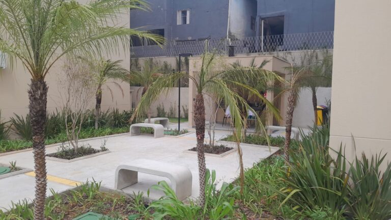 Apartamento em Vila Carmosina