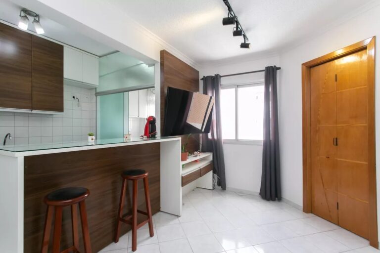 Apartamento em Vila Carmosina